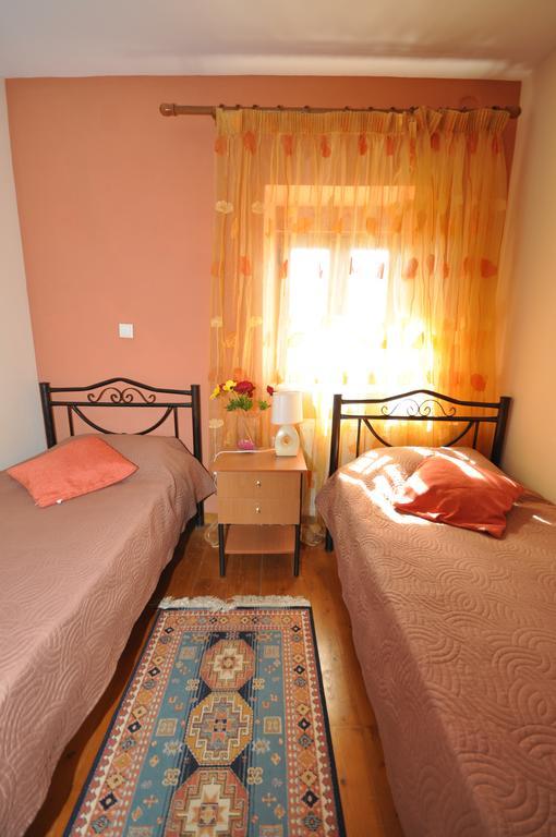 Villa Makrades ปาเลโอกัสไตรซา ภายนอก รูปภาพ