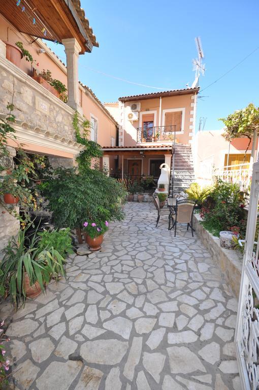 Villa Makrades ปาเลโอกัสไตรซา ภายนอก รูปภาพ