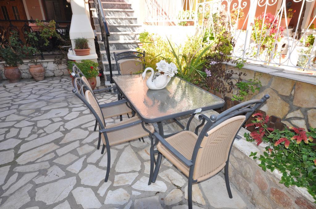 Villa Makrades ปาเลโอกัสไตรซา ภายนอก รูปภาพ